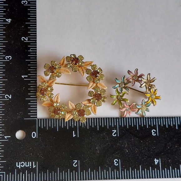 Floral Wreath Brooch Lot of 2 Enamel Rhinestone Round Flower Pins Multi Tone - Picture 7 of 7